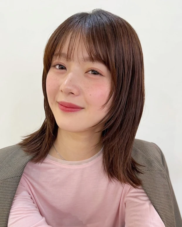 ヘアカタログ　ミディアム　ミディアムヘア　前髪あり　スタイリング