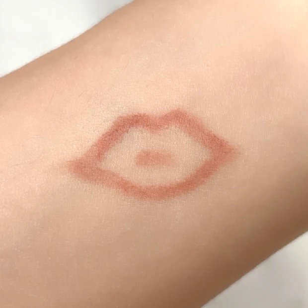 影色リップメイカー01ウォームベージュのスウォッチ