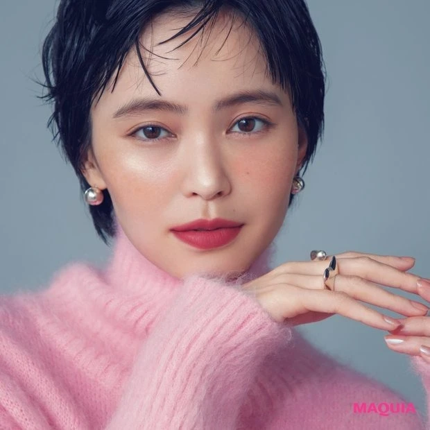 大人のプチプラメイク4選_プチプラは深い赤も優秀！ ダークなリップで洒脱に_1