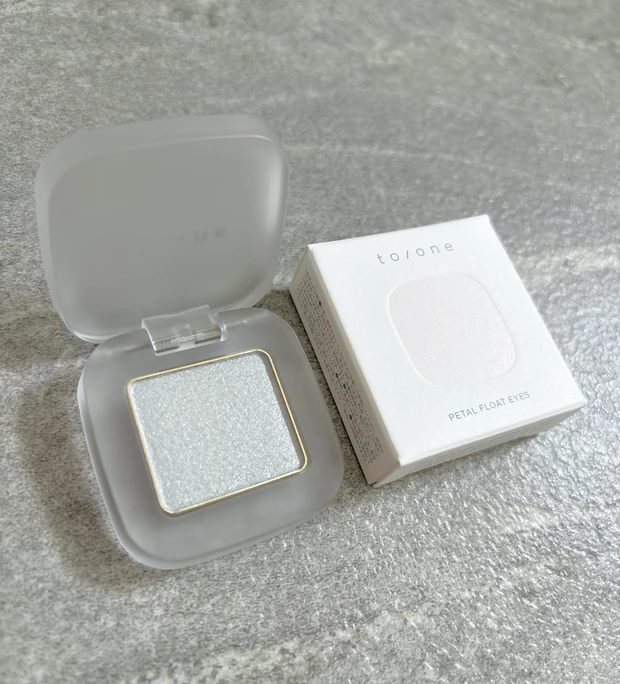 トーン　ペタル フロート アイズ　アイシャドウ 2026 春　新作　新色　限定　17Glass Prism　