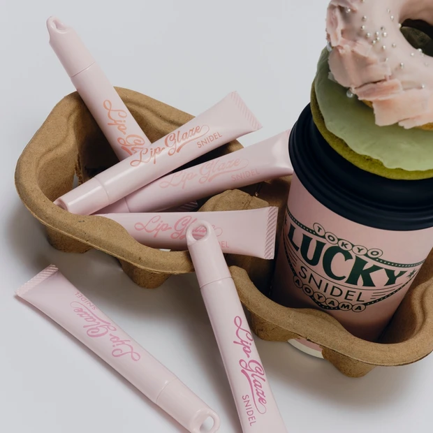 【SNIDEL BEAUTY】ガラスコーティングされたようなツヤとうるおいが続く新グロスが登場！