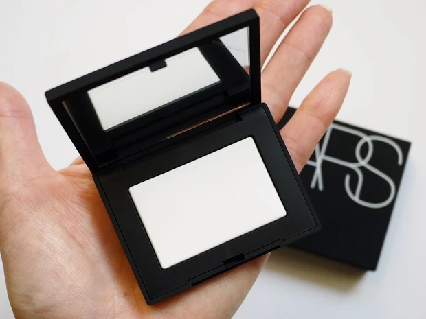 【バズりコスメ】2/11発売お手頃ミニサイズNARS「リフ粉」はマスクメイクの強い味方！_3