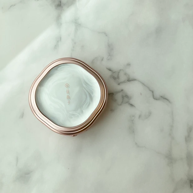 花西子 双蓮彫刻ハイライト