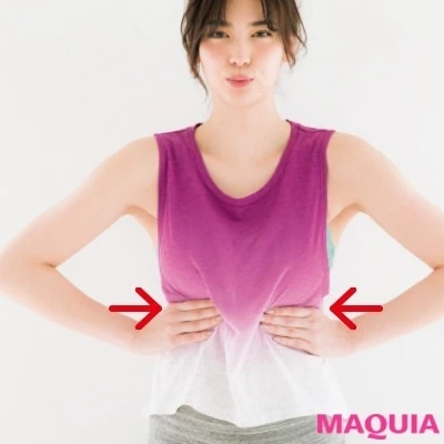 お風呂ダイエットQ&A_下半身痩せしたい_肋骨に手をあて、口から息を吐き切りながら肋骨を締める。10回。