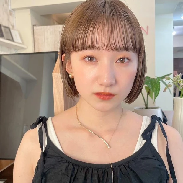 ボブ　ヘア　ミニボブ　髪型　ヘアスタイル　大人　前髪あり　小顔