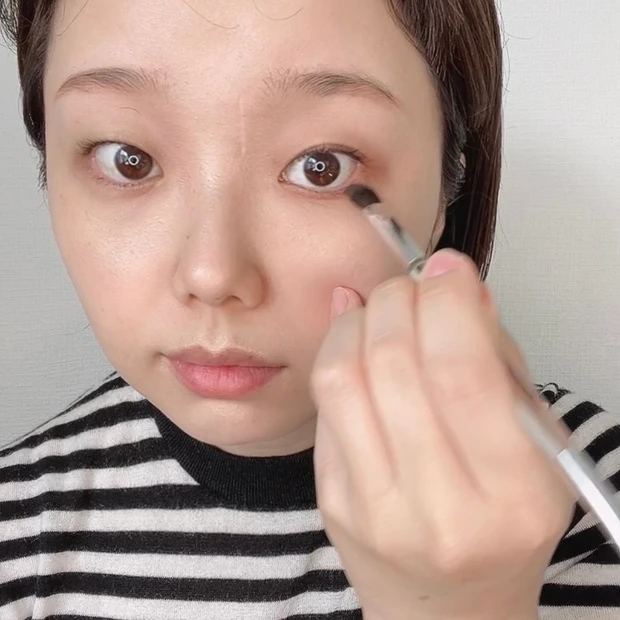 【イエベ春向けメイク】ファミマで買えるプチプラコンビニコスメsopo（ソポ）アイパレット 01 ストロベリーチョコレートで作る、甘いだけじゃないビターなピンクメイク【20％オフセール中!!】_5_2