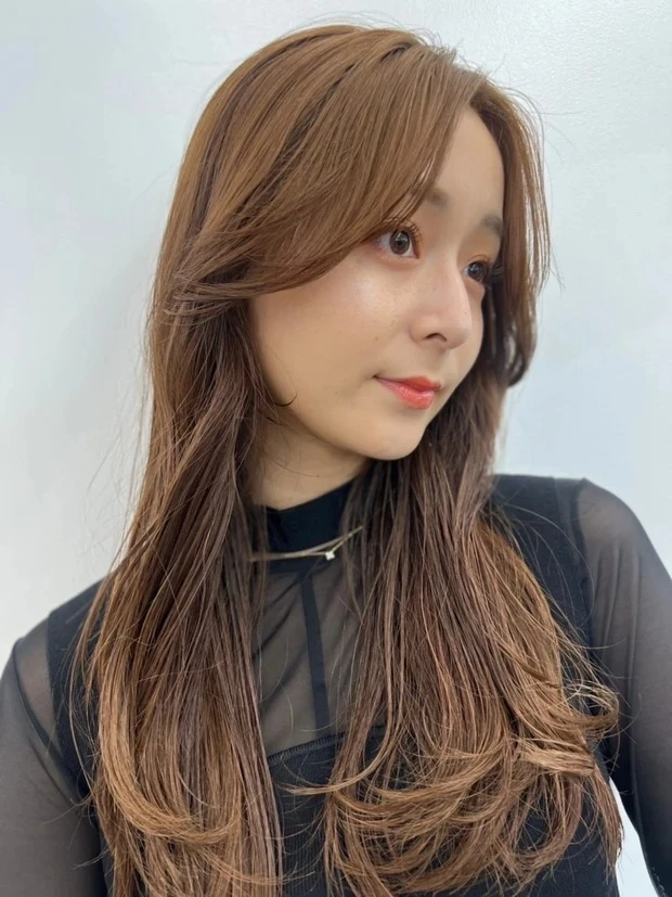 伸ばしかけ　髪型　ロング　小顔効果抜群のトレンドロング