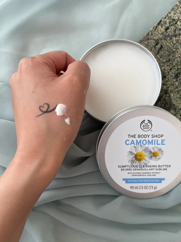 THEBODYSHOP　CAMOMILE　カモミール　クレンジング　コスメ　クレンジングバーム　手
