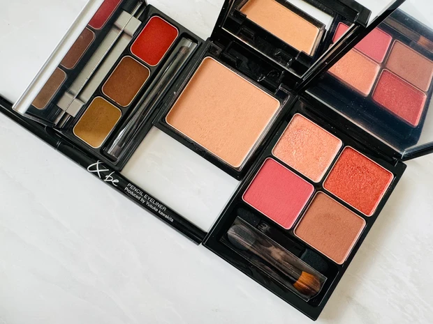 &beのパレットアイブロウ(レッドブラウン)とパレットアイシャドウ(ロゼブラウン)とペンシルアイライナー(マットブラック)とプレストチーク(シームレスベージュ)