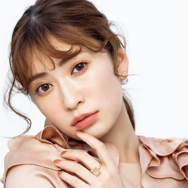 吉田朱里さんの2021年推しコスメは? ビー アイドル、シャネル、Dio…