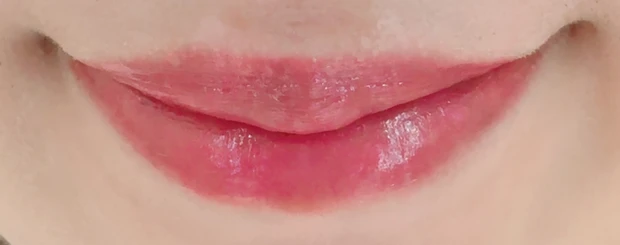 アクセーヌ リップケア ルージュ PK02のスウォッチ①