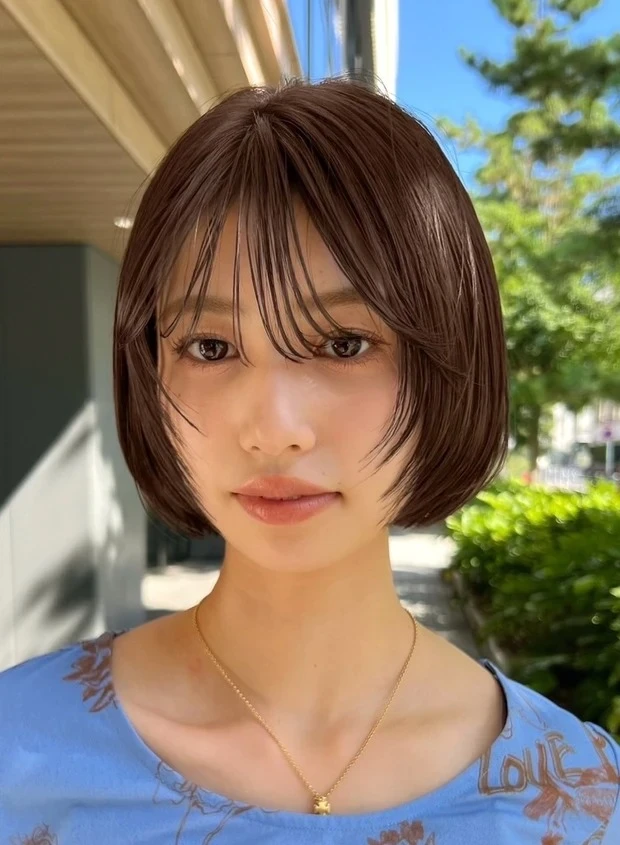 顔タイプ フレッシュに似合う髪型 前髪あり 顔まわりレイヤーで輪郭すっきり！今っぽさ満点の小顔ボブ