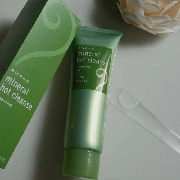 じんわり温感、毛穴対策。Wクレンジング不要のAWAKE ミネラル ホットクレンズ