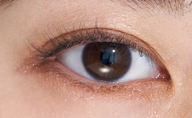 【奥二重メイク】二重幅がつぶれない透け影グラデ