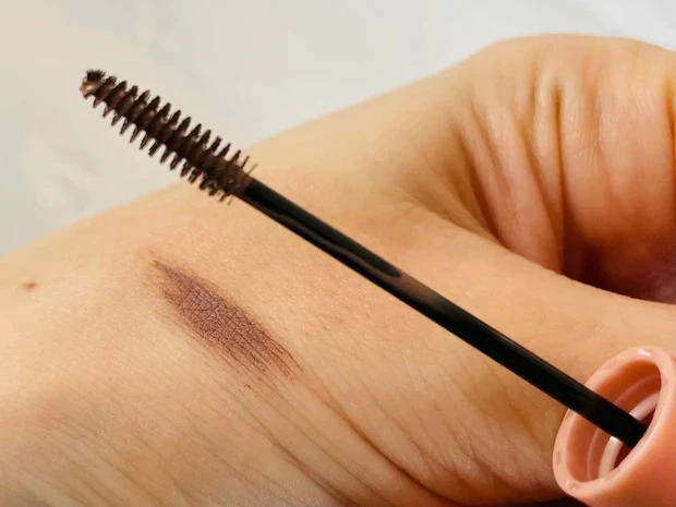 スマートミニアイブロウカラーの口コミ&レビュー_「ふわっと優しい印象に仕上げる、可愛いピンクブラウンが仲間入り」_1