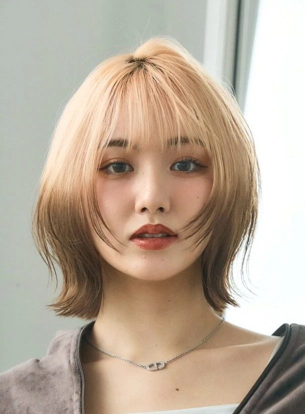 髪型　ボブ　レイヤーボブ　エンドカラー　ハイトーン　前髪あり　カットのポイント