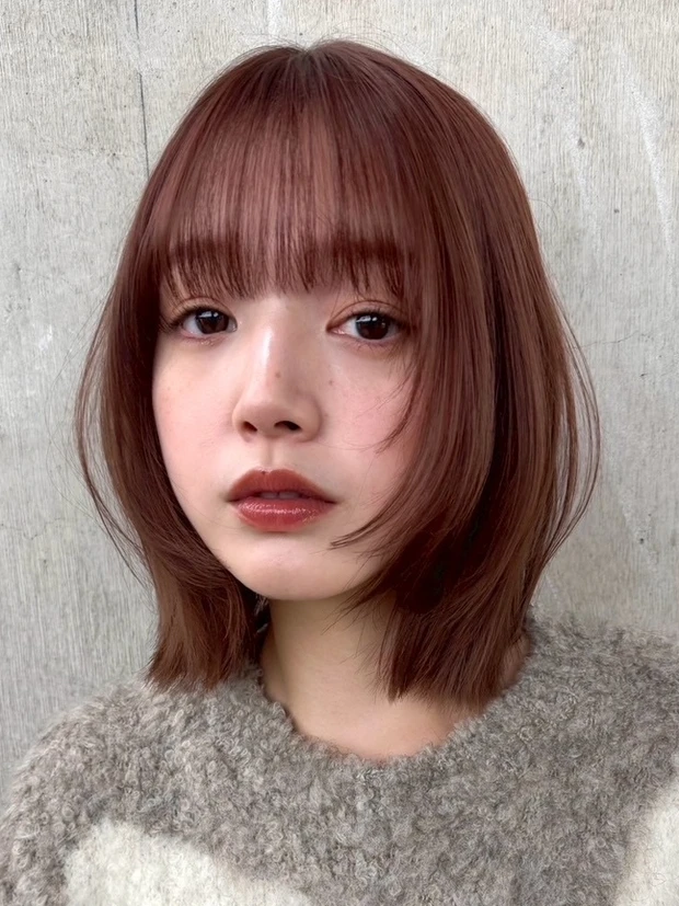 髪型　レイヤーボブ　ボブヘア　前髪あり　小顔ヘア　正面