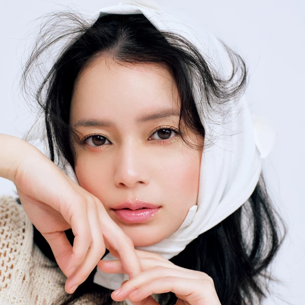 “色を使わない”透明感のまとい方。元ギャルのメイクアップアーティスト・・…