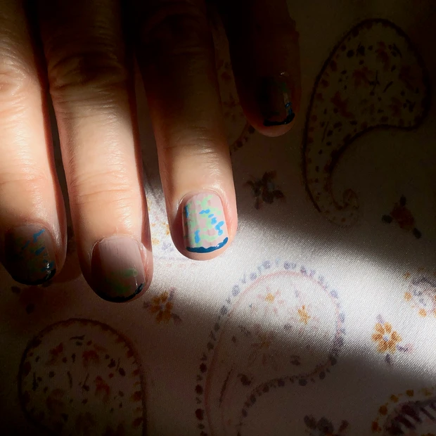 いつものネイルにちょい足し10分!超簡単絵画のようなモザイクフラワーアートネイルの作り方【冬のお出かけネイル】_4