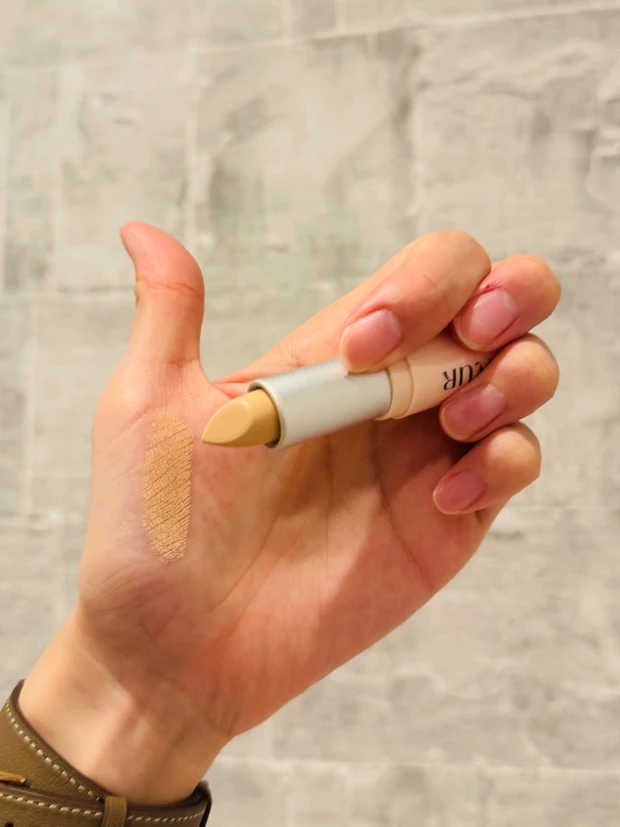 ByURのセラムフィットフルカバーソフトスティックコンシーラーのスウォッチ