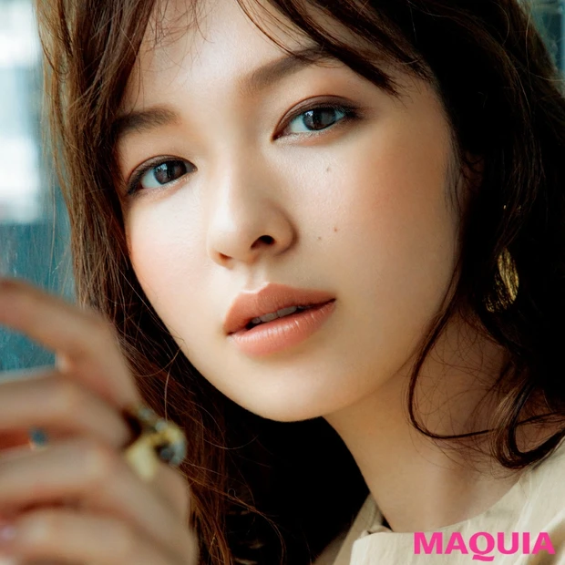 【岡野流・最新ワントーンメイク】なじみ系ベージュはマットな質感で陰影を深…