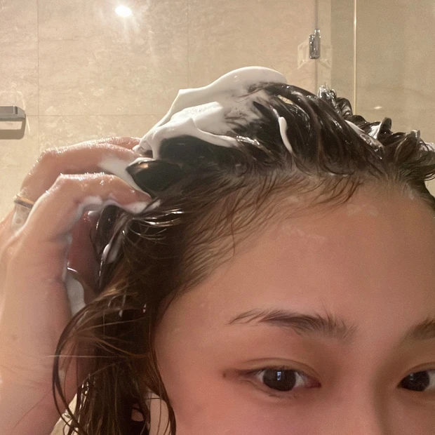 頭皮 頭皮ケア ヘアケア 皮脂づまり 頭皮の臭い 頭のコリ たるみ対策 小顔効果  リップスヘアー ベーススタイリング クレンジングシャンプー 炭酸シャンプー maquiaonline maquia マキアブロガー MAQUIAエキスパート Anna