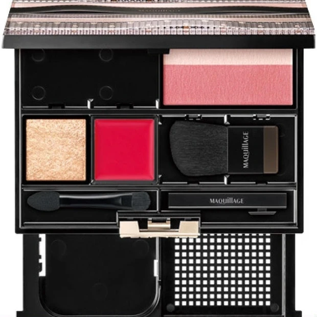 お得感満載! マキアージュの限定特製パレット「ドラマティックパレット」が2022年3月21日発売