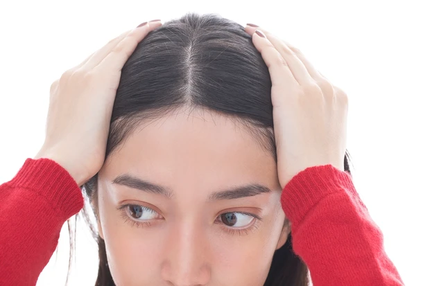 ヘア小物を使って朝のセットを短縮!
巻かなくても洒落る時短アレンジ2パターン
_4