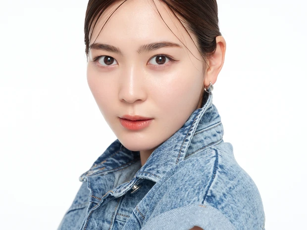 ツヤ肌　ベースメイク　ディオール　ハイライト　ブラシ　プロ　メイク　やり方