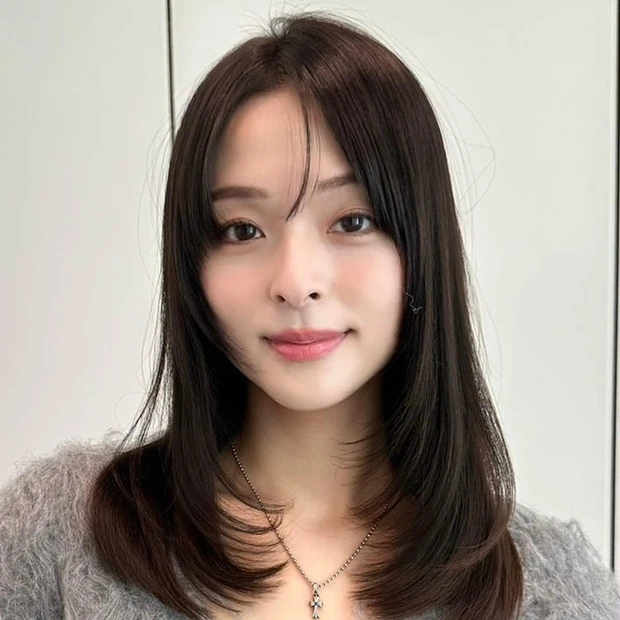 ミディアム　髪型　ヘア　ヘアスタイル　大人　前髪なし　30代　40代