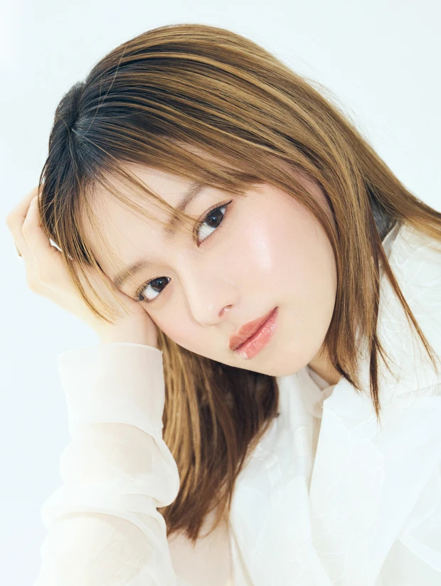 山本舞香さんが「はじめまして」なシーンでも最強の、大人の【純欲メイク】に挑戦！