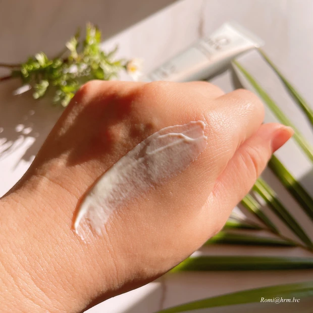 カネボウ化粧品 DEW ブライトニングUVデイエッセンス