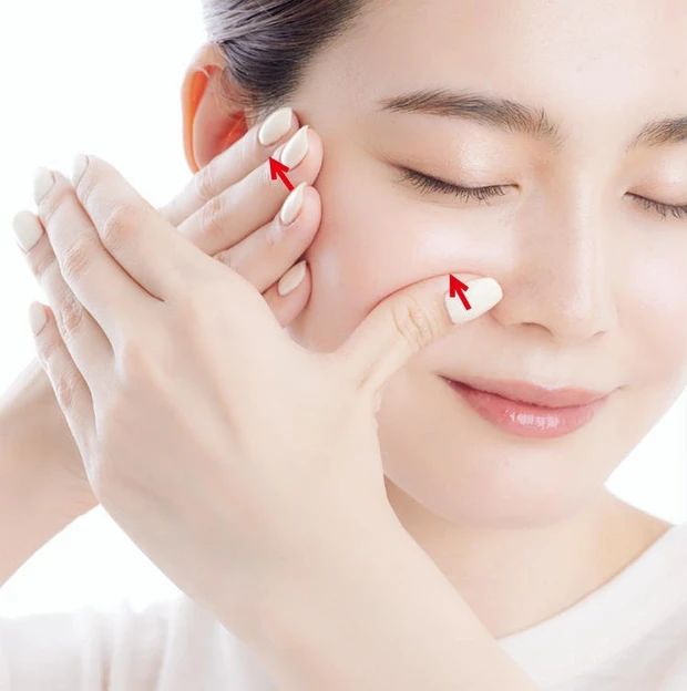 頬の正しいタッチ　福吉真璃奈