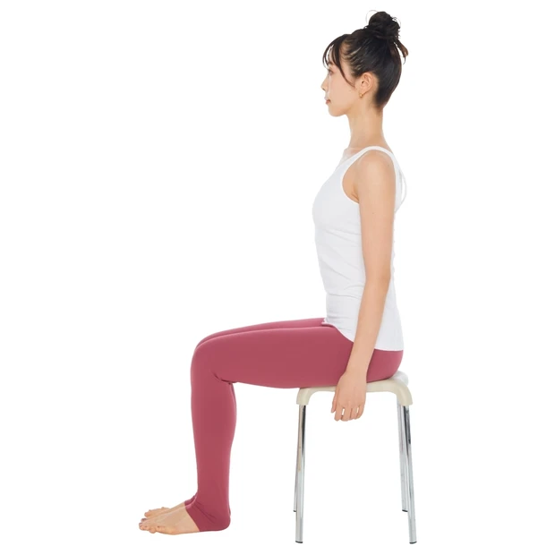 座ってできる! 元バレリーナが教える、かんたんな首&デコルテのストレッチ