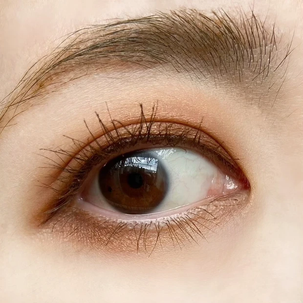 【SUQQU シグニチャーカラーアイズ】02 陽香色
オレンジの使い分けをメイク画像付きでご紹介します!_4_1