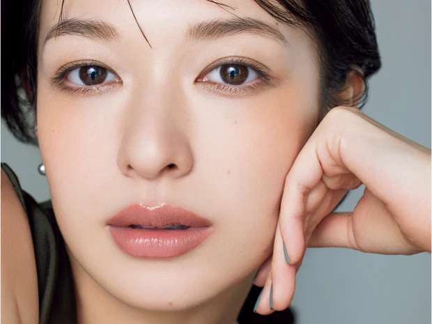 【長井かおりさん完全監修】小顔見せには断然パウダリーファンデ！ 薄づきでスリムな印象に