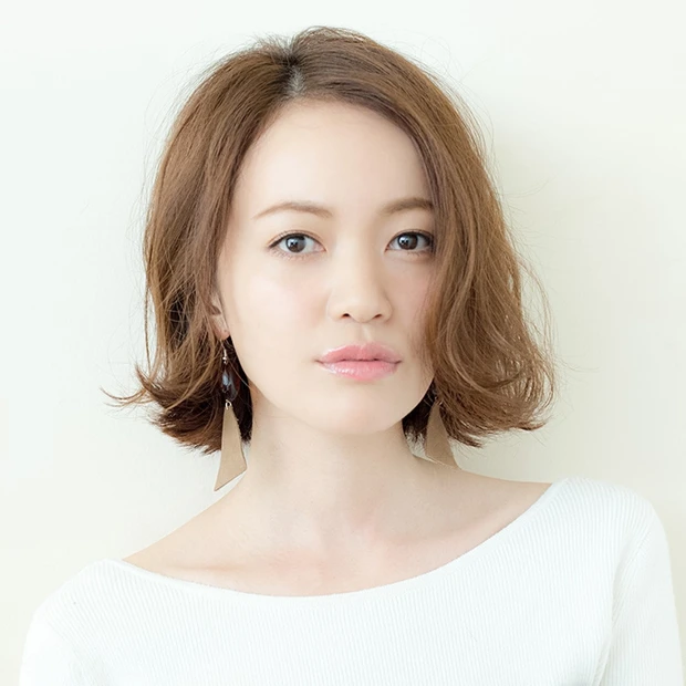 簡単な外ハネ巻きでノーバングボブをおしゃれにカジュアルダウン