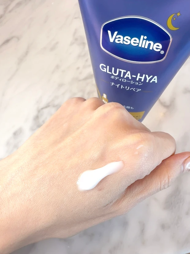 ヴァセリン／グルタヒア ボディローション ナイトリペア テクスチャー
