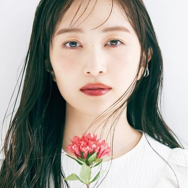 【4位】ももクロの推し色メイク。百田夏菜子さんの赤メイクは、シックな色みでエモーショナルに