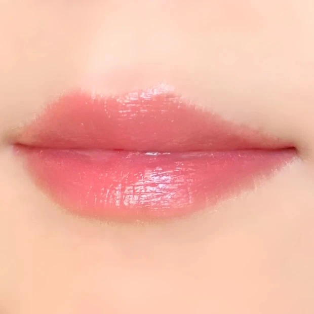 リップモンスター新色 18 とろけ落ちる蜜桃のスウォッチ イエベ