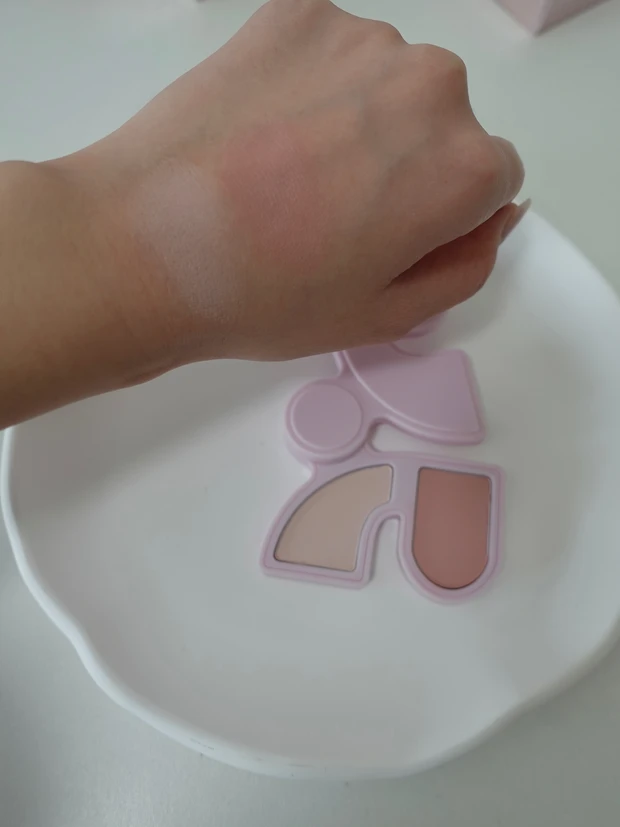 【可愛すぎる!】韓国発2色構成のカラーブレンドチークが使える!_4