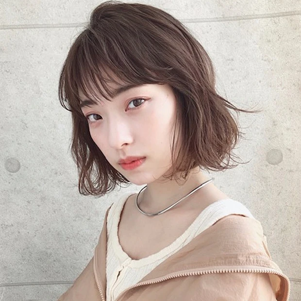 忙しい日も可愛く過ごせる、簡単スタイリングのゆるウェーブボブ