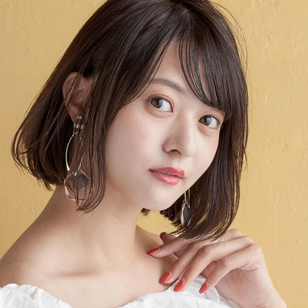 ストレートアイロンで仕上げる、大人に似合う黒髪ニュアンシーボブ