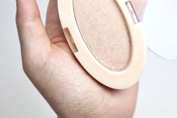 ラカ ドリームビームハイライター 01 ナチュラルビーム スウォッチ