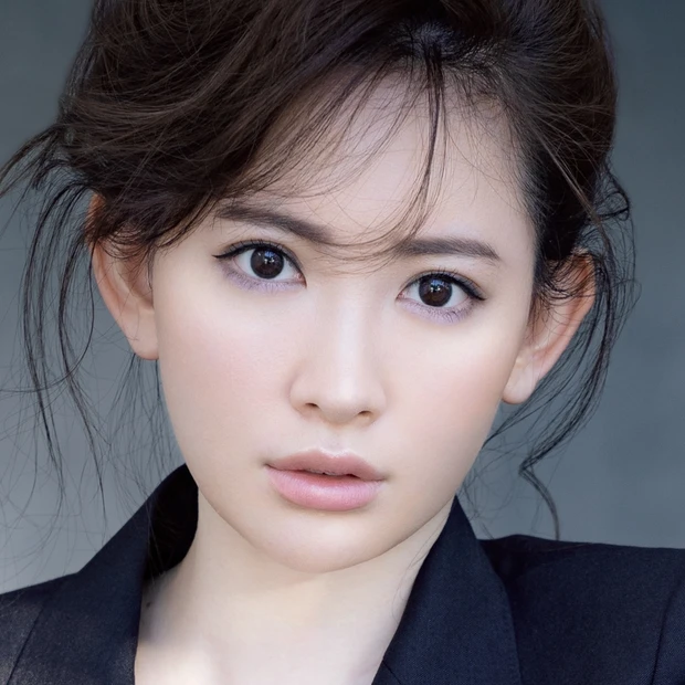 9月号表紙は小嶋陽菜さん！ 「カッコいい」こじはるメイクの秘訣を解説