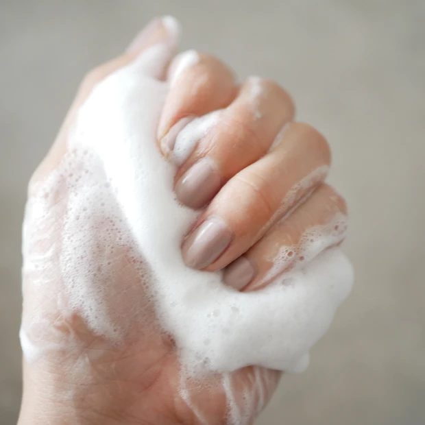 【大人ニキビ・敏感肌に】クッション泡で洗う!ヒルドイドの製造販売元が手がける皮膚科学ブランド「iniks(イニクス)」の洗顔料_5