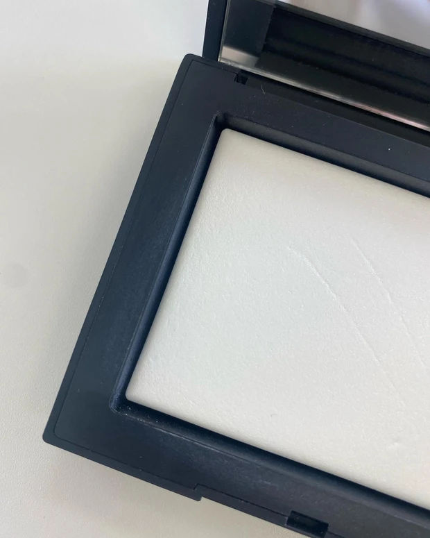 信じられないサラサラ感が長時間続く！！NARSライトリフレクティングセッティングパウダー プレスト Nはやっぱり名品だった！！_2