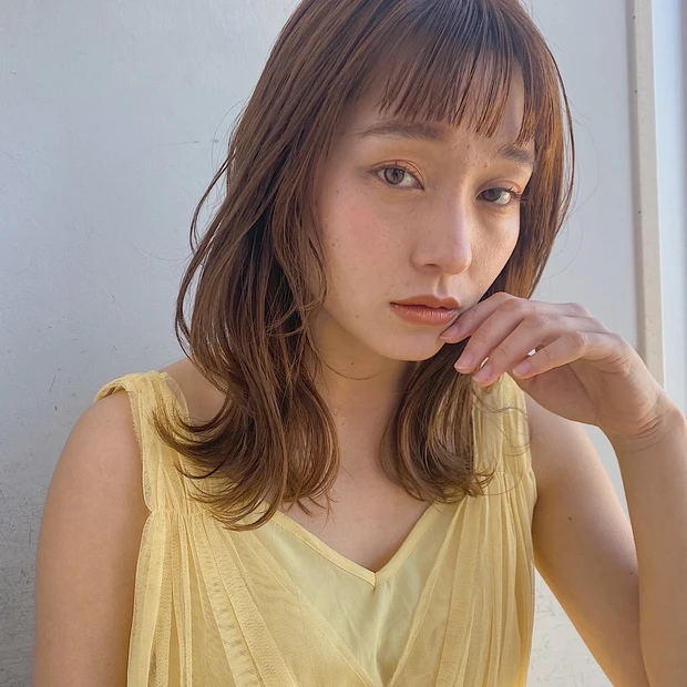 【20代・30代に似合う】圧倒的お洒落感！ ダウンスタイルでも結んでもサマになるオン眉セミロング_2_1