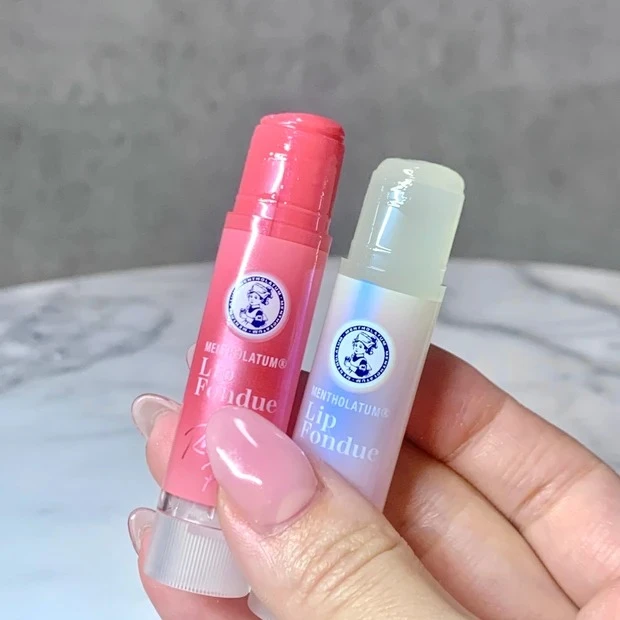 メンソレータムのリップフォンデュの容器はダイヤルロック式