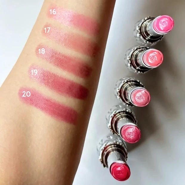 リップブロッサム グロウのスウォッチ